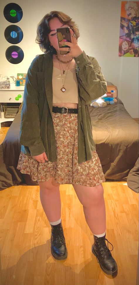 #grunge #grungefashion #indie #indiefashion #aesthetic #ootd #thrifted #summerstyle #summeroutfit #earthtones #midsize #midsizefashion #shorthair #oversized #mirrorselfies Aesthetic Ootd, Midsize Outfits, Midsize Fashion, Earthy Outfits, Indie Outfits, Swaggy Outfits, Hippie Outfits, Curvy Outfits, Lookbook Outfits