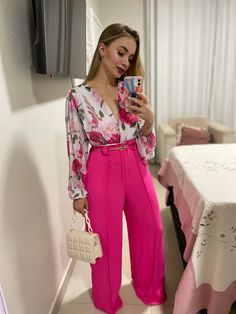 Pink Trousers Outfit, Pink Pants Outfit, Pants Outfit Work, Full Outfits, Look Rose, Work Fits, Personal Color, Casual Outfit Inspiration, Elegante Casual