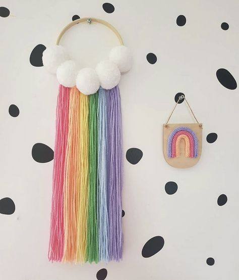 Rainbow Decorations Diy, Kids Room Decor Diy, Paper Flowers Easy, Unicorn Diy, Rainbow Diy, Flowers Easy, Diy Yarn Crafts, Rainbow Room, Flower Paper