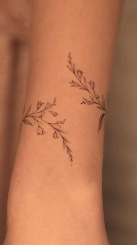 Fine Line Tattoo Floral Forearm, Thumb Floral Tattoo, Fineline Floral Tattoo Arm, Fine Line Flower Bracelet Tattoo, Dainty Vine Tattoos For Women, Dainty Floral Wrist Wrap Tattoo, Vine Fine Line Tattoo, Dainty Botanical Tattoo, Fineline Vine Tattoos