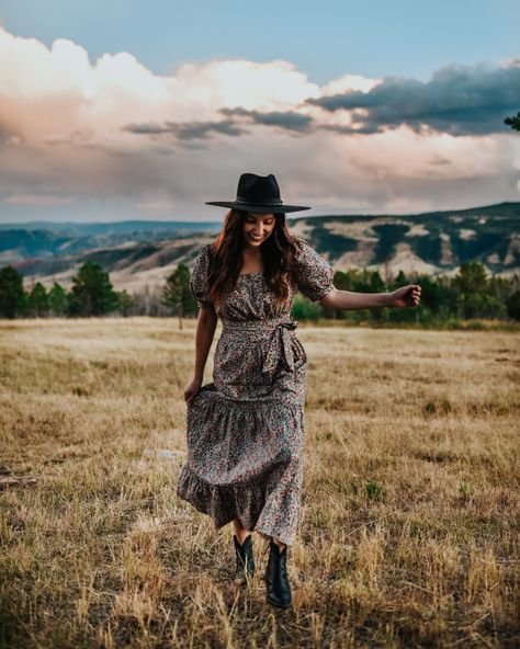 Prairie Dress Chic & A Fall Sale to Shop | Lone Star Looking Glass Prairie Style Clothes, Kelsi Dagger Boots, Prairie Aesthetic, Fall Sale, Mama Style, Prairie Style, Beautiful Evening, Autumn Sales, Prairie Dress