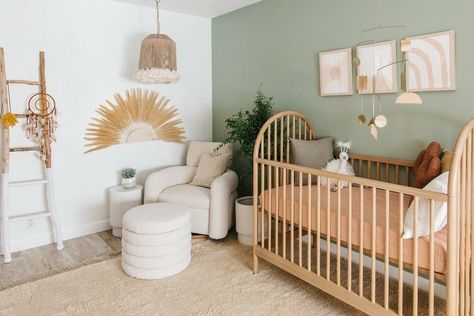 Gender-Neutral Nursery Ideas & Themes to Welcome Your Baby - Decorilla Gender Neutral Nursery Colours, Natural Theme Nursery, Cozy Nursery Ideas Gender Neutral, Sage And Yellow Nursery, Nursery Ideas Plant Theme, General Neutral Nursery, Sage And Orange Nursery, Gender Neutral Rainbow Nursery, Green And Mustard Nursery