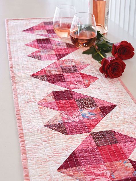 Table Runners Patterns, Valentine Table Runner, Valentine Table, Heart Quilt Pattern, Handmade Gifts Diy, Quilt Pattern Download, Patchwork Heart, Quilted Table Runners Patterns, Place Mats Quilted