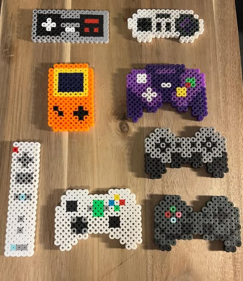 These are keychain sized video game controller designs made of Perler beads! Golf Perler Beads, Gaming Perler Bead Patterns, Perler Art Ideas, Science Perler Beads, Perler Beads Sports, Kc Chiefs Perler Beads, Fortnite Perler Beads, Perler Beads Gaming, Nintendo Perler Bead Patterns