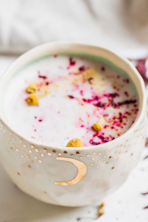 Hibiscus Adaptogen Latte is a warm comforting drink to sip all winter long. Cozy up to a mug of calming, stress-reducing, sleep-promoting goodness. Hibiscus, chamomile, and ashwagandha. #healing #tea #adaptogen Hibiscus Milk Tea, Hibiscus Tea Benefits, Moon Milk Recipe, Moon Milk, Cozy Tea, Healing Tea, Cozy Drinks, Living In London, Hibiscus Tea