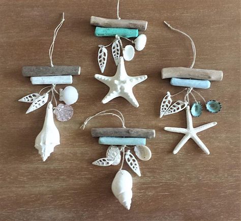 Decor Marin, Beach Christmas Decorations, Beach Christmas Ornaments, Deco Marine, Coastal Ornament, Coastal Christmas Decor, Christmas Crafts To Sell, Beachy Christmas, Driftwood Projects