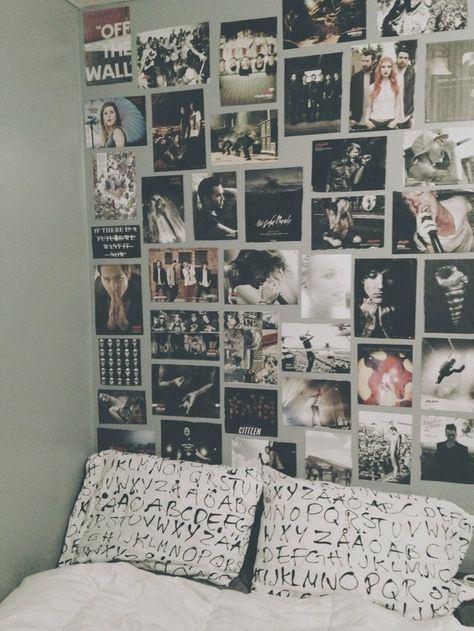 love the band posters Grunge Bed, Hipster Room, Hipster Bedroom, Photowall Ideas, Zimmer Diy, Tumblr Bedroom, Dressing Design, Tumblr Rooms