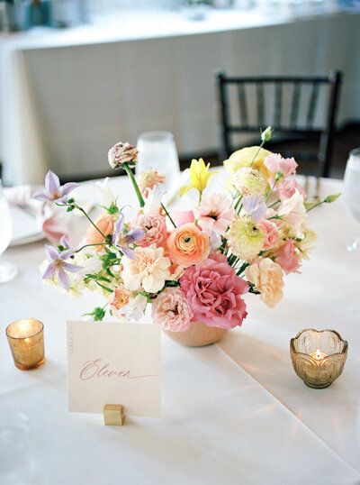 Spring Table Centrepiece, Spring Flower Table Centerpieces, Pastel Flower Table Arrangements, Wildflower Wedding Ceiling, Centerpieces Wedding Wildflowers, Whimsical Garden Centerpieces, Round Table Floral Centerpieces Wedding, Pastel Flower Centerpieces Wedding, Small Spring Centerpieces