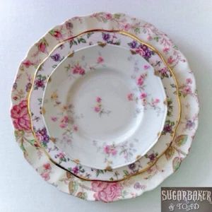 Tips for Collecting Mismatched China – Sugarbaker & Toad Vintage China Patterns, Mismatched China, Cottage Shabby Chic, Pretty China, Antique Dishes, China Dishes, China Plates, Wedding Table Settings, China Patterns