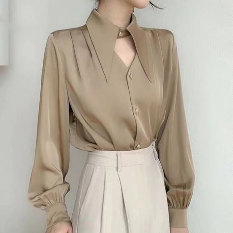 50+ Best Dark Academia Summer Outfits & Practical Styling Tips - Rozaliee Casual Shirt Women, Shirts Women Fashion, Retro Mode, Women Long Sleeve Tops, Elegant Shirt, Spring Shirts, Collar Blouse, Office Lady, Outfit Casual