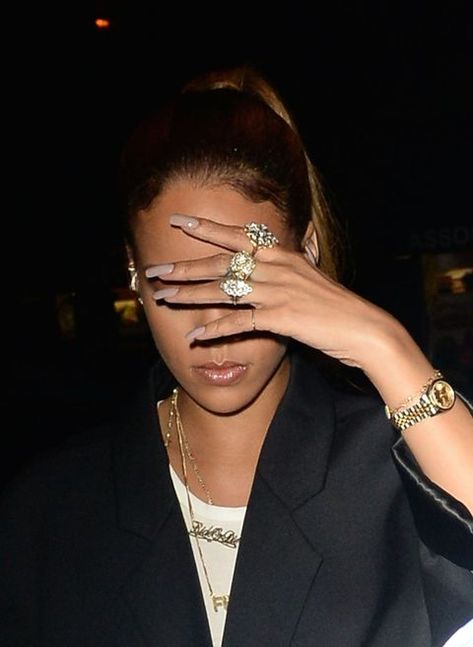 image Rhianna Nails, Rihanna Jewelry, Rihanna Nails, Rihanna Fashion Outfits, Rihanna Daily, Rihanna News, Looks Rihanna, Rihanna Looks, Rihanna Riri