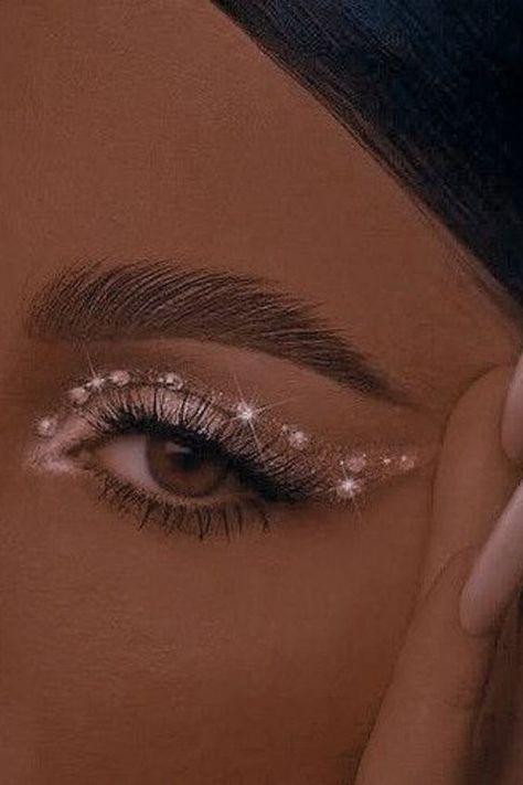 Winter Ball Makeup, Euphoria Glitter Makeup, Txt Makeup, Eye Makeuo, Euphoria Glitter, Disco Prom, Makeup Looks Prom, Disco Makeup, Sparkle Makeup