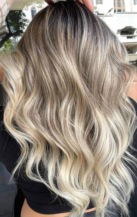 vanilla bean latte hair color, creamy blonde, hair color trends, hair color trends 2024 Toasted Marshmallow Hair Color, Vanilla Latte Blonde Hair, Vanilla Latte Blonde, Creamy Blonde, Cute Hair Colors, Short Hair Balayage, Wedding Hair Inspiration, Beach Hair, Hair Color Trends