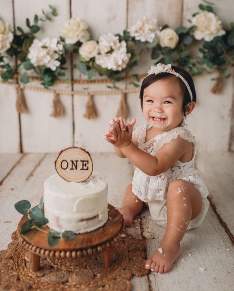 One Year Old Photoshoot, Nursery Bedroom Ideas, Old Photoshoot, Fall 1st Birthdays, Indoor Birthday, 1st Birthday Pictures, 1st Birthday Photoshoot, One Year Birthday, First Year Photos