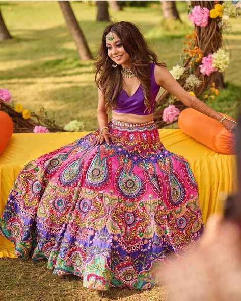 Outfits For Mehendi Function For Bride, Ghagra Designs Latest, Best Haldi Outfits For Brides, Mehandi Outfits Brides, Unique Haldi Outfits For Bride, Outfit Ideas For Bride, Mehendi Ceremony Outfits, Mendhi Ideas, Mehendi Outfits For Bride