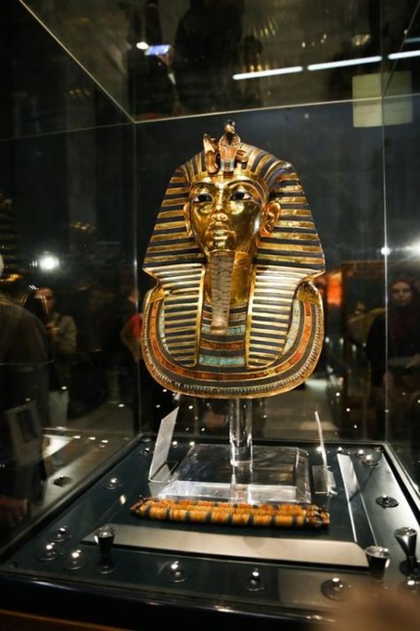 The Gold Mask of Tutankhamun. Egyptian Museum,... - Egypt Museum Mask Of Tutankhamun, Egypt Gods, Cairo Museum, Twenty Dollar Bill, Egypt Museum, Egyptian Museum, Sneaker Posters, Ancient Egypt Art, Gold Mask