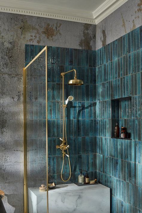 The Keswick exposed shower system perfectly balances traditional design and contemporary engineering. The brushed brass finish of the shower system enhances the traditional feel of the system, creating an opulent and elegant look. Mosaic Tile Shower Wall Bathroom Ideas, Victorian Bathroom Shower Ideas, Edwardian House Bathroom Ideas, Georgian Style Bathrooms, Bathroom Victorian House, Victorian Style Shower Room, Victorian Tiled Bathroom, New York Bathroom Aesthetic, Luxury Victorian Interior