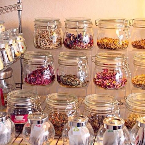 Tea Jars Storage, Tea Storage Ideas Loose Leaf, Loose Tea Storage, Tea Display Ideas, Tea Shop Ideas, Cute Tea Shop, Tea Storage Ideas, Tea Corner Ideas, Leaf Display