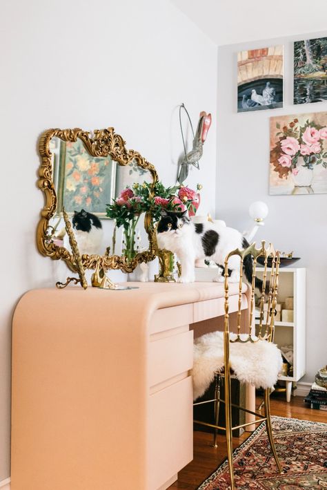 Creative Layout, Elegant Vanity, Accessories Aesthetic, Glam Room, Brass Decor, Sew In, Beauty Room, Dream Decor, Fresh Look