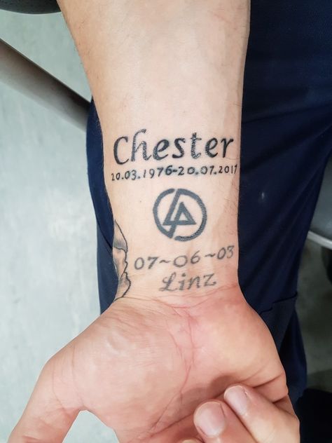 Chester Bennington memorial tattoo Chester Bennington Memorial, Chester Bennington Tattoo, Lp Tattoo, Mom Dad Tattoo Designs, Goth Tattoo, Cool Wrist Tattoos, Flame Tattoos, Linkin Park Chester, Music Tattoo