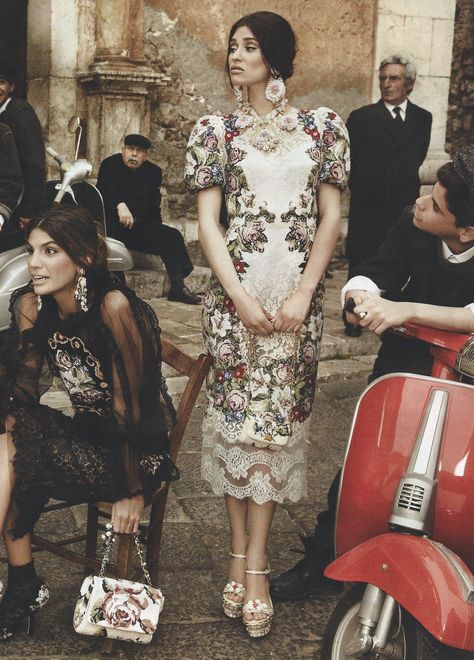 Dolce And Gabbana Ad, Dolce And Gabbana Italy, Dolce And Gabbana Aesthetic, Bianca Balti, Iranian Women, Iranian Women Fashion, Dolce E Gabbana, Gala Dresses, How To Pose