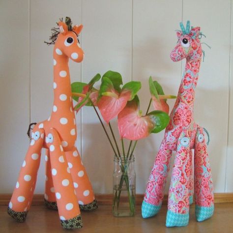 Melly-Me-Mrs-Perkins-Giraffe-Sewing -Pattern by FashionableFabrics, via Flickr Giraffe Sewing Pattern, Sewing Animals, Giraffe Soft Toy, Stuffed Giraffe, Animals Crafts, Learn Sewing, Toy Sewing, Softie Pattern, Soft Toy Patterns