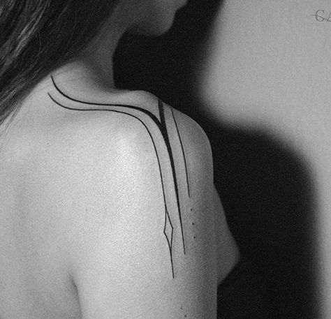 Geometric Tattoo Women, Symbol For Mother, Cuff Tattoo, Geniale Tattoos, Arm Band Tattoo, Spine Tattoos, Elegant Tattoos, Abstract Tattoo, Line Tattoos