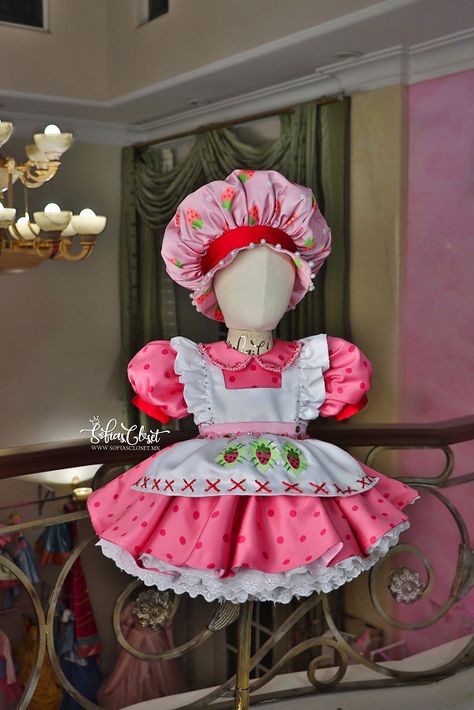 Strawberry Shortcake Birthday Cake, Strawberry Shortcake Dress, Strawberry Shortcake Outfits, Creative Halloween Costume Ideas, Strawberry Shortcake Costume, Baby First Birthday Themes, Crochet Baby Costumes, Strawberry Shortcake Birthday, Strawberry Shortcake Party