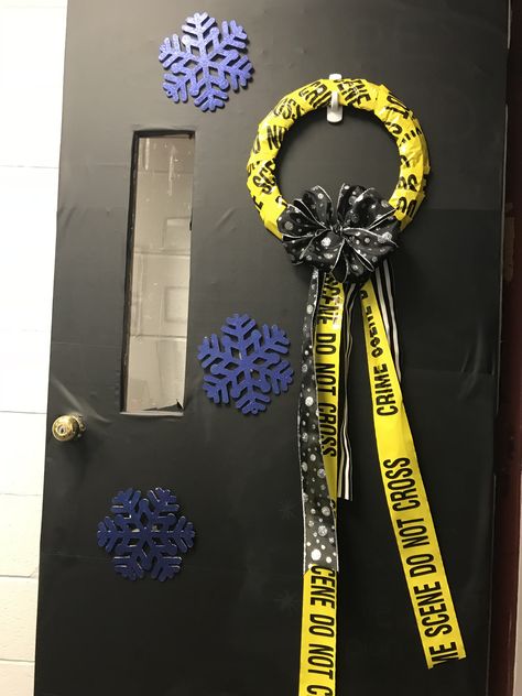 Police wreath. SRO Christmas door Sro Office Ideas, School Resource Officer Office Ideas, Police Christmas Decorations, Police Christmas Party, Police Department Office, Police Decorations, Police Christmas, Christmas Door Decoration, Door Decorating Contest