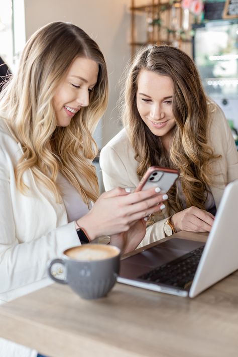 Coffee Shop Brand Photoshoot, Team Branding Photoshoot Inspiration, Business Bestie Photoshoot, Branding Shoot 2 People, Branding Photoshoot Two Women, Team Brand Photoshoot, Two People Branding Photoshoot, Partner Branding Photoshoot, Coffee Shop Branding Photoshoot