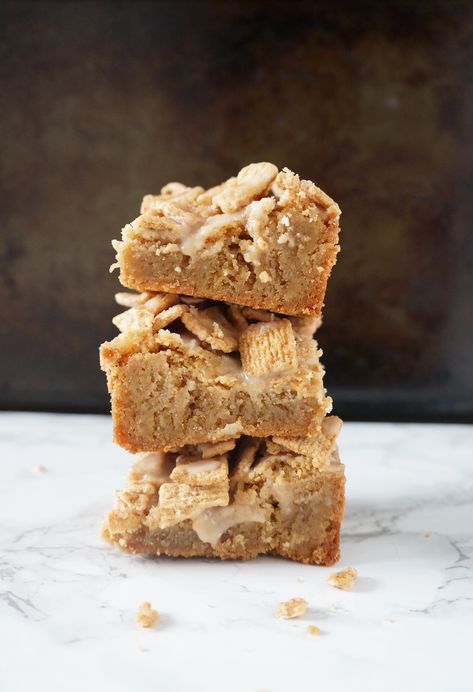 Cinnamon Toast Crunch Cereal Cookie Bars - One Broads Journey Baked Cinnamon Toast, Cinnamon Toast Crunch Bars, Crunch Bars Recipe, Cinnamon Toast Crunch Cereal, Unique Recipes Desserts, Cinnamon Cereal, Cereal Cookies, Crunch Bars, Crunch Recipe