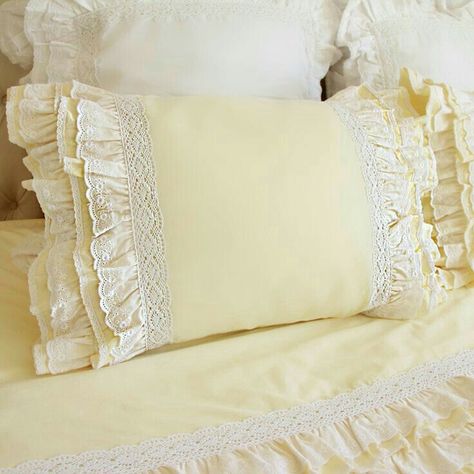 French Bedroom Decor, Ruffle Duvet Cover, Shabby Chic Sofa, Chic Room, Lace Pillow, Simply Shabby Chic, Shabby Chic Room, Sham Bedding, Shabby Chic Bedding