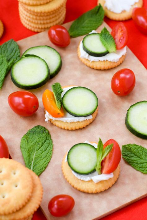 Try my Middle Eastern-inspired @Ritzcrackers fattoush with smooth cream cheese, crunchy cucumber, grape tomato & a refreshing sprig of mint for an easy yet elegant spring appetizer. #SpreadRITZpiration #ad Cracker Toppings Ideas, Ritz Cracker Appetizers, Cracker Appetizers, Spring Appetizer, Blt Bites, Party Potatoes, Art Cook, Ritz Cracker Recipes, Spring Appetizers