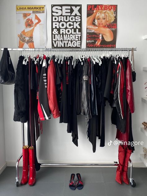 Rockstar Home Decor, Fashion Room Ideas, Clothing Rack Room, Fashion Room Decor, Clothing Rack Bedroom, Future Apartment Decor, Pinterest Room Decor, Glam Room, Room Deco