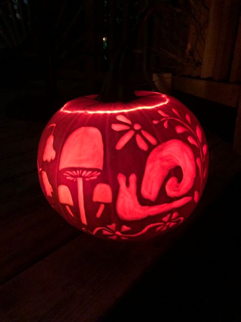 mushroom snail dragonfly flower pumpkin carving Cool Punkin Carvings, Ladybug Pumpkin Carving, Pumpkin Carving Ideas Cottagecore, Snail Pumpkin Carving Ideas, Cottage Core Pumpkin Carving, Mushroom Carved Pumpkin, Dragonfly Pumpkin Carving, Mushroom Jack O Lantern, Pumpkin Carving Ideas Flowers