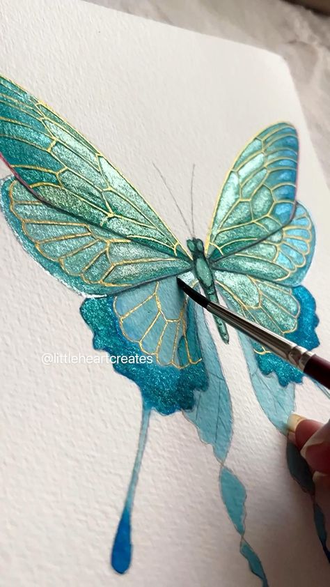 Blue Butterfly Craft, Metalic Painting Ideas On Canvas, Metallic Watercolor Butterfly, Butterfly Drawing Painting, Metallic Watercolor Painting Ideas, Watercolor Art Butterfly, Metallic Watercolor Painting, Pearlescent Watercolor, Butterfly Colour