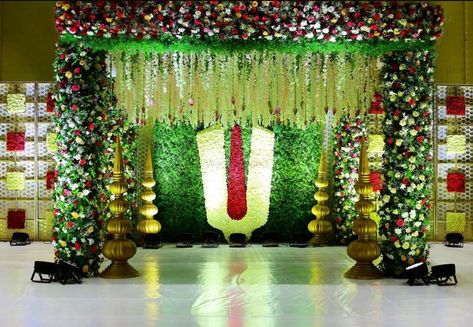 Wedding Decorations Telugu, Pelli Mandapam Decoration Telugu, Telugu Wedding Decoration, Mandapam Decoration, Haldi Decoration, Small Wedding Decor, Reception Stage, Mandap Design, Reception Stage Decor