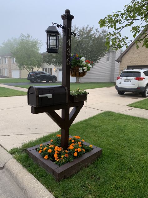 Garden Ideas Aesthetic, Landscape Garden Ideas, Mailbox Flowers, Mailbox Garden, Mailbox Makeover, Mailbox Landscaping, Diy Mailbox, Nature Creative, Mailbox Design