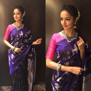 Snazzy Glimpses: 8 Unique Contrast Blouse Ideas for Purple / Violet Saree Purple Color Saree, Saree With Contrast Blouse, Purple Saree, Indian Saree Blouse, Indian Saree Blouses Designs, Simple Sarees, Silk Saree Blouse Designs, Half Saree Designs, Silk Saree Blouse