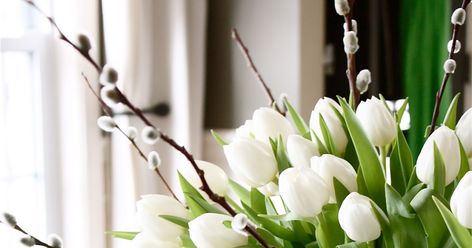 In honor of the first days of spring, I thought it would be nice to revisit one of my favorite spring time centerpiece projects (even thoug... Simple White Flower Arrangements, Pussywillow Arrangements, St Patricks Day Table, Tulip Centerpiece, White Flower Arrangements, Silk Arrangements, Spring Centerpiece, Spring Decorating, Table Scape