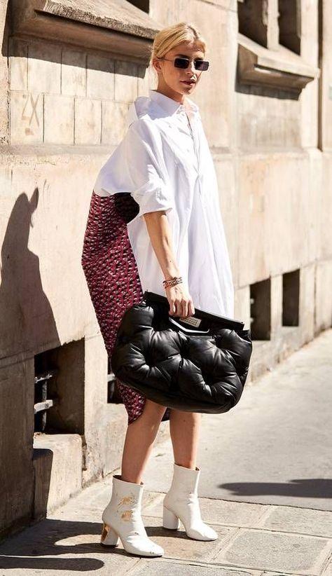 White Booties, Older Women Fashion, Street Style Edgy, Oversized Bag, Next Fashion, Oversized Blouse, Couture Week, Black Women Fashion, Fashion Weeks