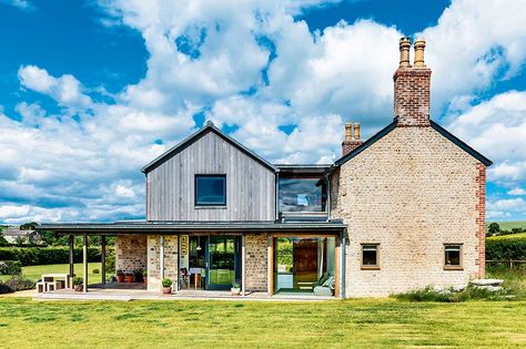 Old cottage extension exterior timber cladding stone Cottage Extension, Single Storey Extension, Building Extension, New Staircase, Modern Extension, House Extension, Old Cottage, Timber Cladding, Exterior Cladding