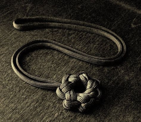 I share photos of my hobby with decorative and useful knot work, with paracord and other sizes/types of cordage and accessories. Two Strand Paracord Knots, Ghiordes Knot Weaving, Paracord 4 Strand Round Braid, Snake Knot Paracord Bracelet, Star Knot, Diamond Knot Paracord, Knot Tutorial, Decorative Knots, Paracord Bracelet Tutorial