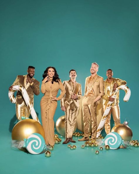 Pentatonix Songs, Pentatonix Christmas, Rainbow Things, Disney World Christmas, Christmas Shoot, Olivia Newton, Radio Personality, Cute Christmas Wallpaper, Olivia Newton John