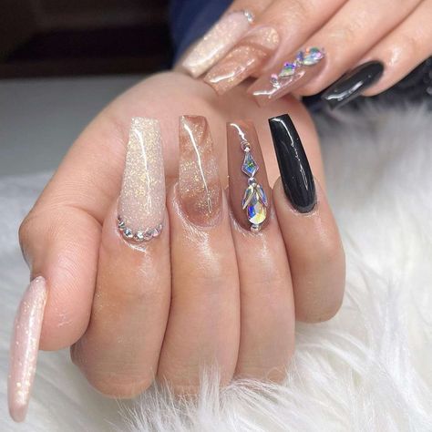 Nail Ideas For September, September Nails Art, Chic Nail Ideas, Unique Nail Ideas, September Nail Ideas, Start Of Fall, Multicolored Nails, Velvet Nails, September Nails