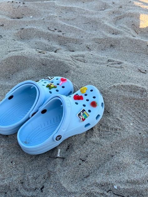 Crocs Unisex's Classic Clogs, ice blue colour, super cute
link to buy on amazon Blue Crocks Shoes, Crocs Jibbitz Ideas Beach, Crocs Astethic, Aesthetic Crocs Jibbitz, Women’s Crocs, Outfits With Blue Crocs, Light Blue Crocs Outfit, Blue Crocs Aesthetic, Blue Crocs With Charms