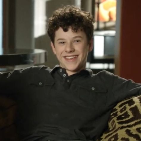 Modern Family Widgets, Luke From Modern Family, Luke Dunphy Cute, Luke Modern Family, Modern Family Characters, Luke Dunphy, Nolan Gould, Peyton Clark, Modern Family House