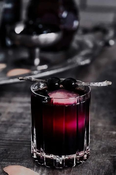 20 spooky and aesthetic cocktails that will elevate your halloween game 3 Alcohol Aesthetic Drinks, Halloween Party Aesthetic, Aesthetic Cocktails, Cinnamon Schnapps, Black Food Coloring, Melon Liqueur, Red Cocktails, Colorful Drinks, Party Aesthetic