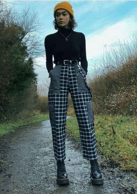 Teenage Fashion 2019 - 18 Fabulous Outfits for Teenage Girls Look Grunge, Goth Outfit, Teenage Outfits, Fabulous Outfits, Teenage Fashion, Aesthetic Fall, Outfit Trends, Teenager Outfits, Indie Outfits