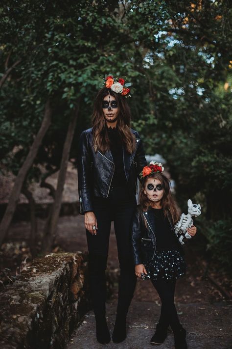 Kids Day Of The Dead Outfit, Black Outfits For Halloween, Easy Catrina Costume, Easy Cool Halloween Costumes, Dia De Muertos Costume Ideas, Easy Mom Halloween Costumes, Black Outfit Halloween, All Black Halloween Outfit Costumes, Halloween Family Costumes